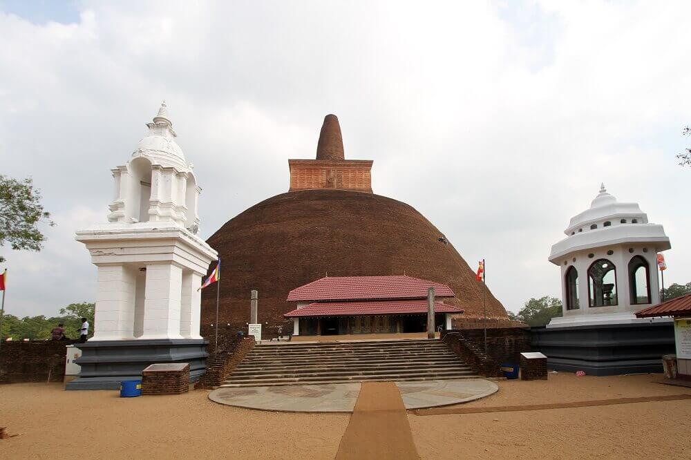 The Abhayagirivihara Stupa. © Osmund Bopearachchi.